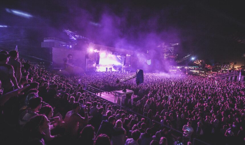 Konser Offline vs Online: Mana yang Lebih Seru?